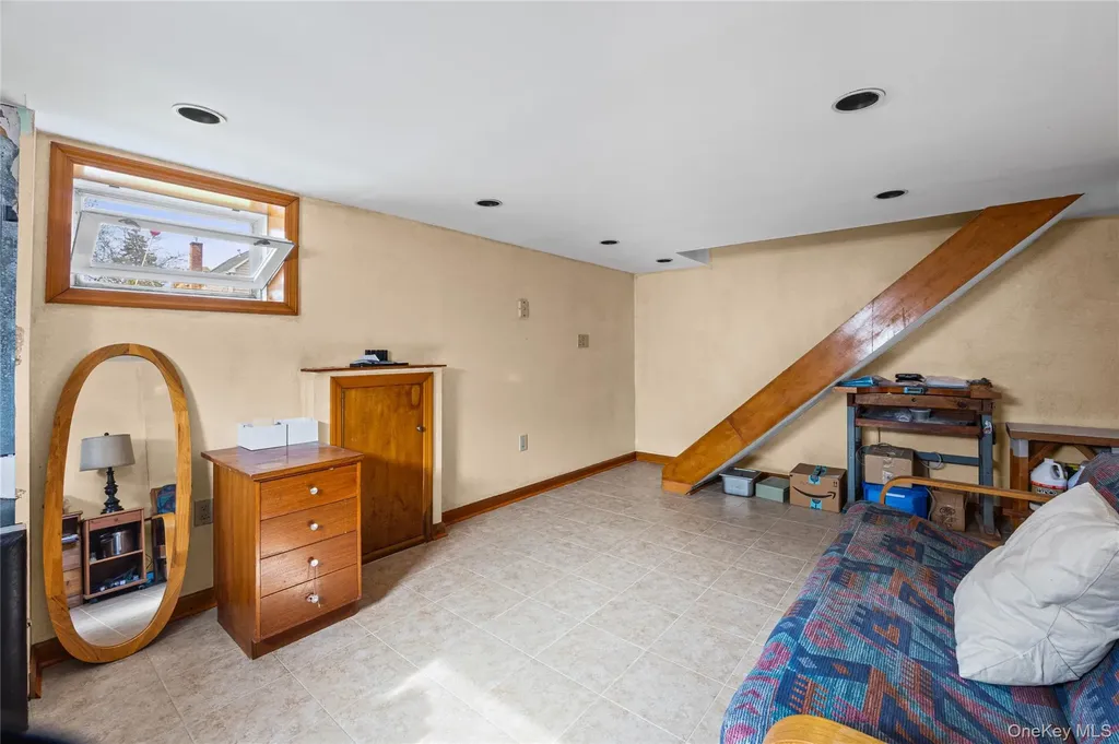 76 Davison Avenue Lynbrook NY 11563