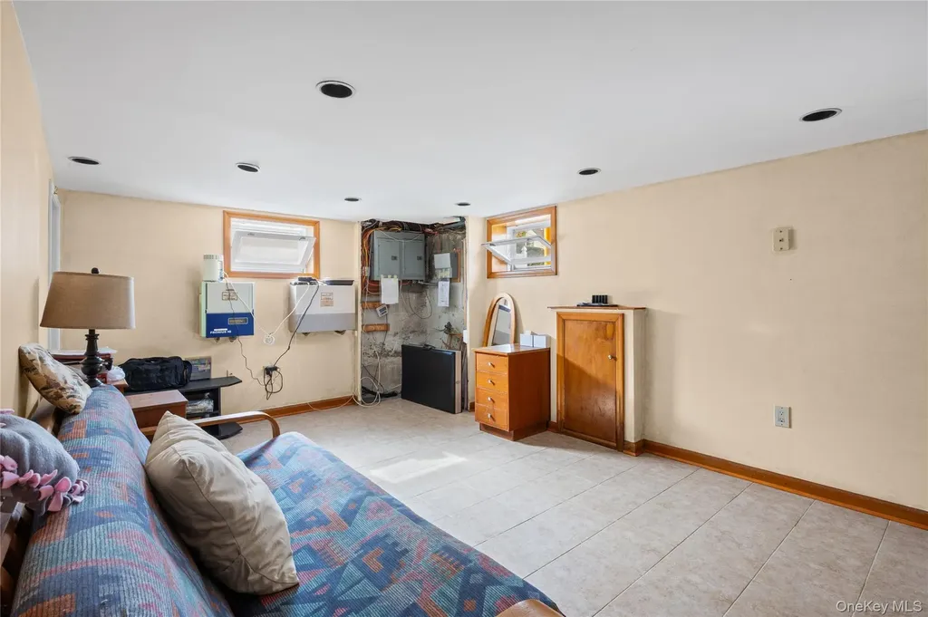 76 Davison Avenue Lynbrook NY 11563