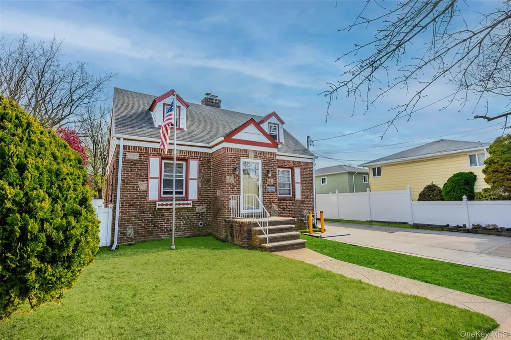 76 Davison Avenue Lynbrook NY 11563