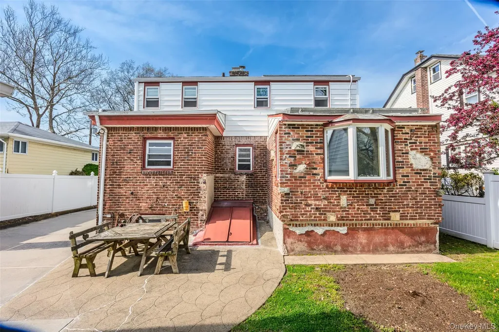 76 Davison Avenue Lynbrook NY 11563
