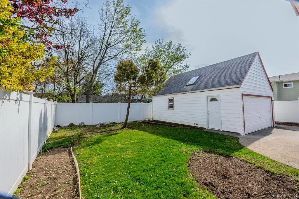 76 Davison Avenue Lynbrook NY 11563