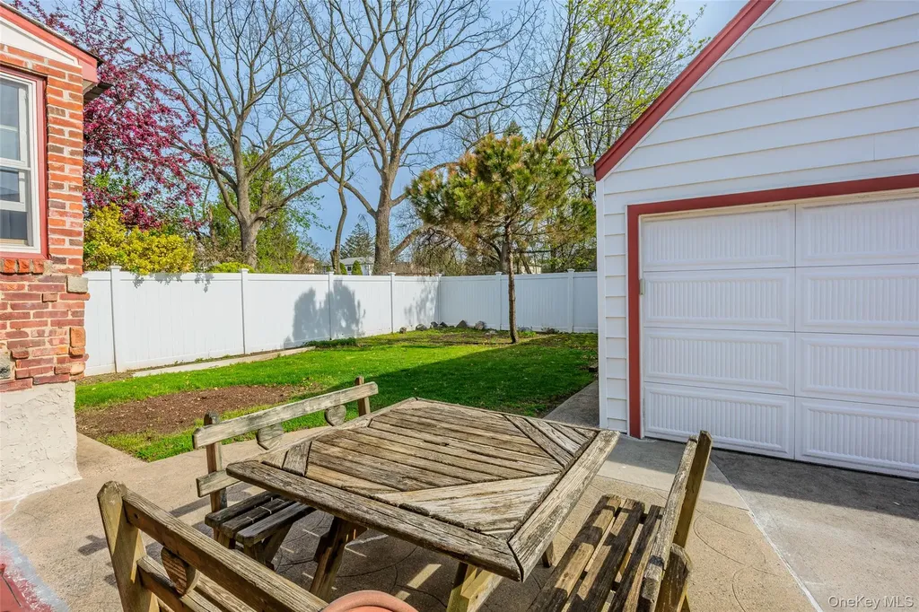 76 Davison Avenue Lynbrook NY 11563