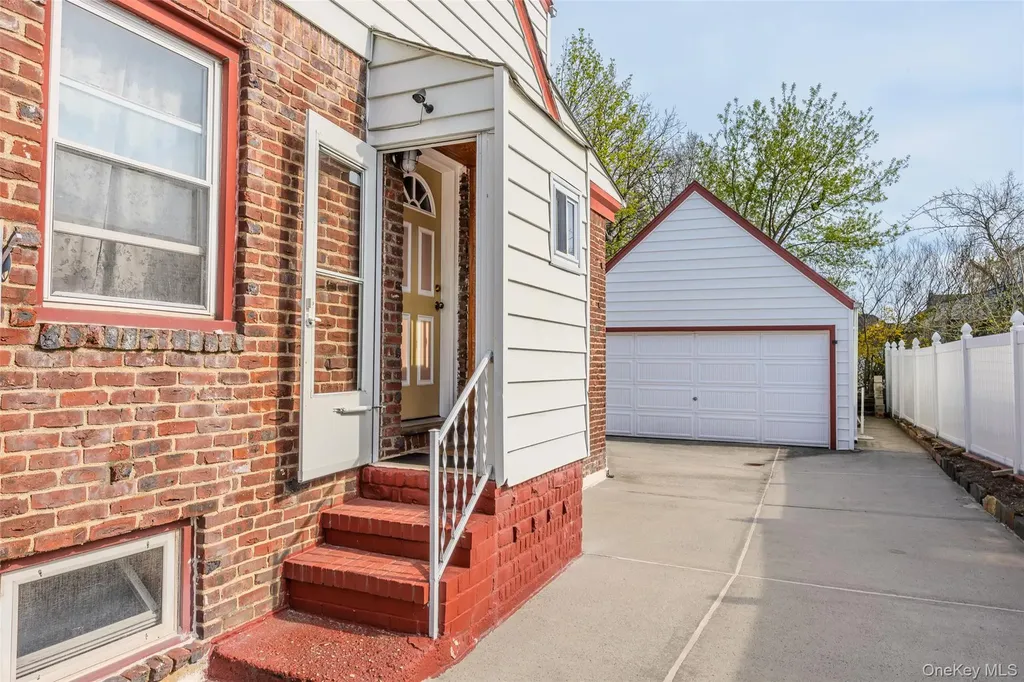 76 Davison Avenue Lynbrook NY 11563