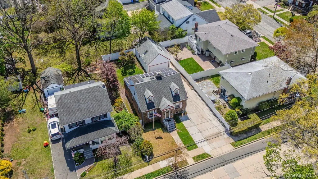 76 Davison Avenue Lynbrook NY 11563