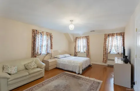 215-15 86th Avenue Hollis Hills NY 11427