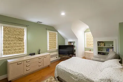 215-15 86th Avenue Hollis Hills NY 11427