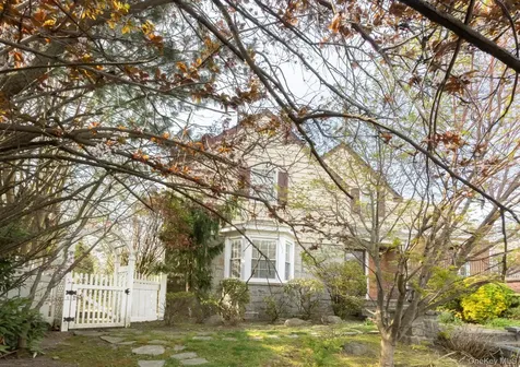 215-15 86th Avenue Hollis Hills NY 11427