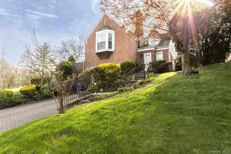 215-15 86th Avenue Hollis Hills NY 11427