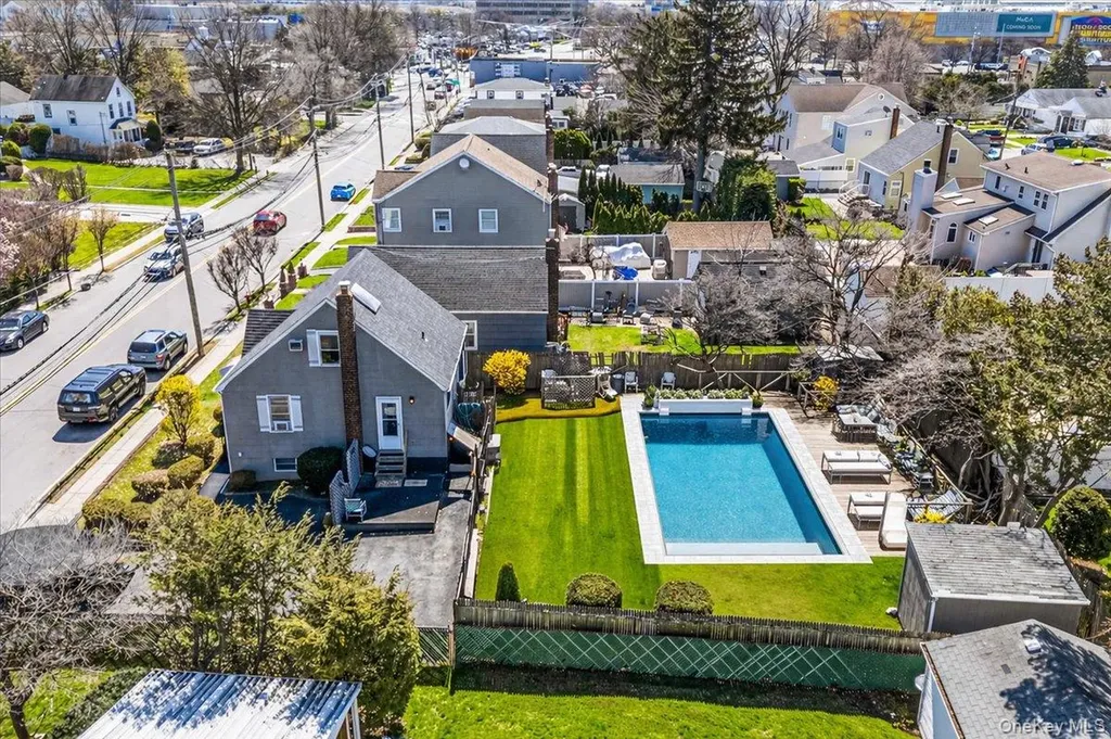 47 Ellison Avenue Westbury NY 11590