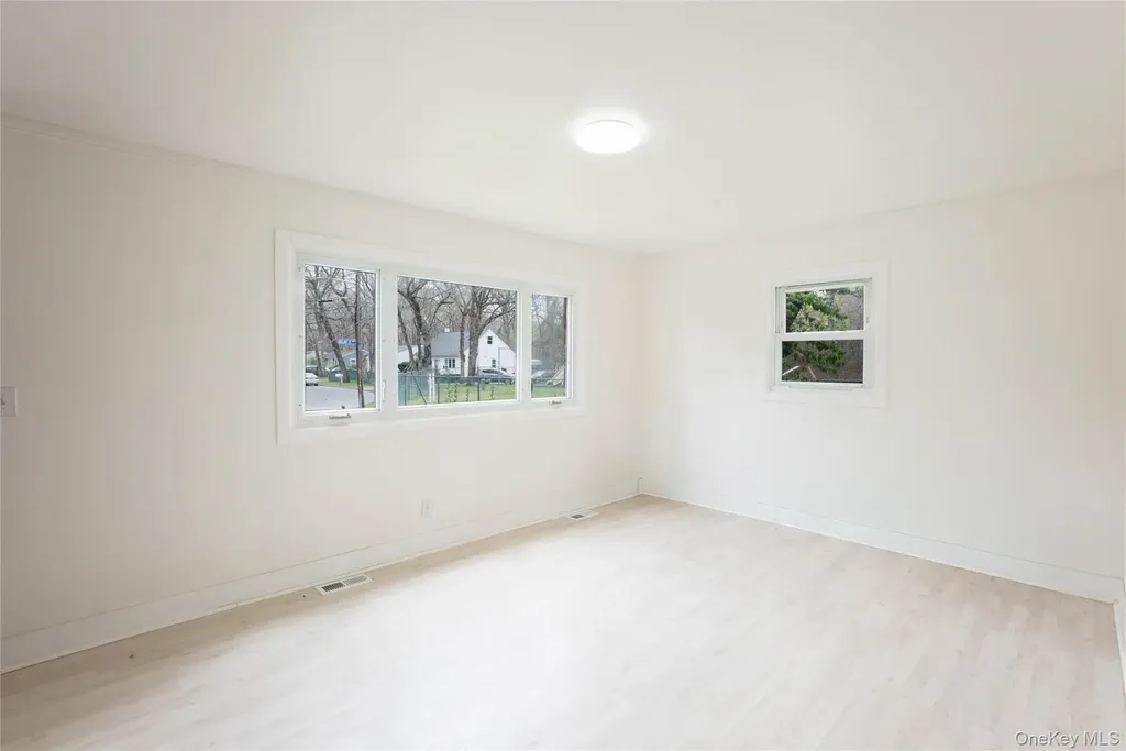 2 Oakland Drive N Riverhead NY 11901