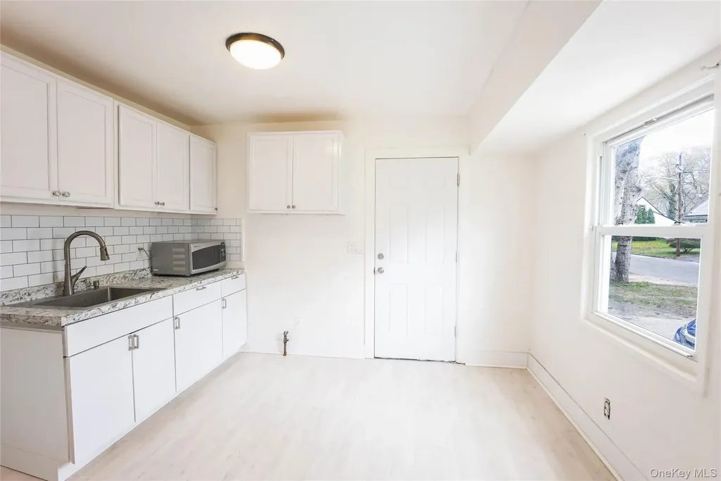 2 Oakland Drive N Riverhead NY 11901