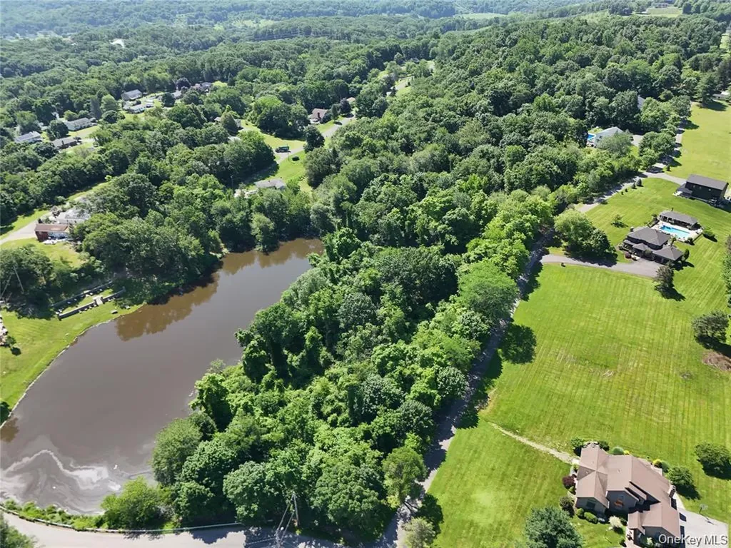 Cricchios Lane Marlboro NY 12542