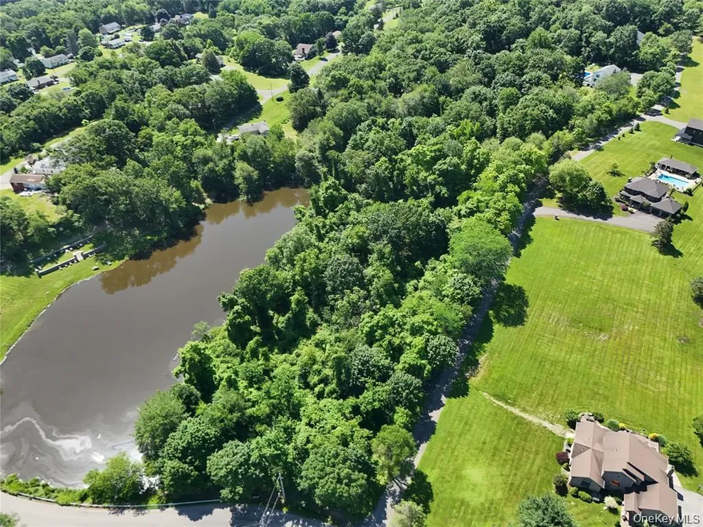 Cricchios Lane Marlboro NY 12542