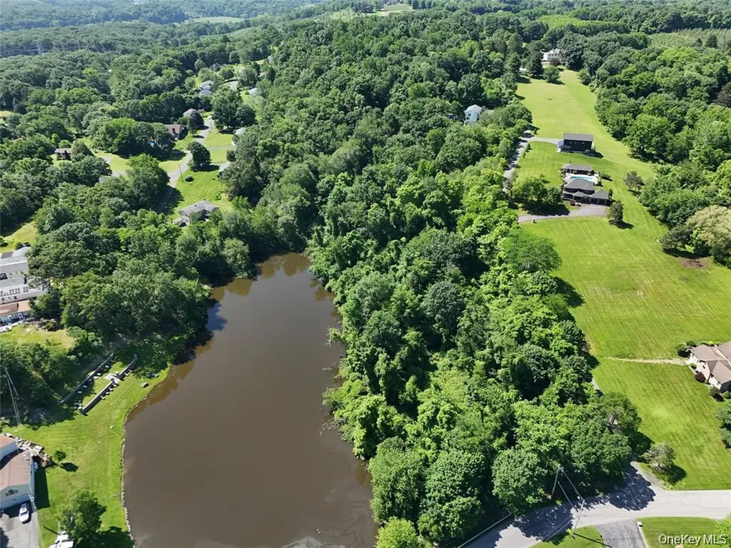 Cricchios Lane Marlboro NY 12542