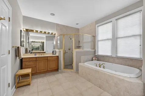 62 Pembroke Drive Glen Cove NY 11542