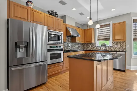 62 Pembroke Drive Glen Cove NY 11542