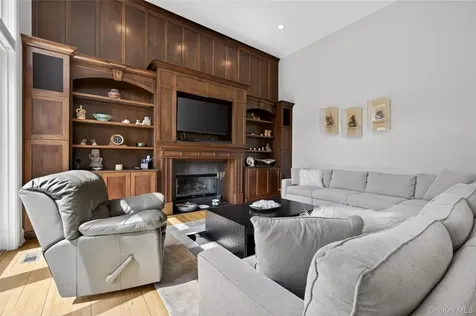 62 Pembroke Drive Glen Cove NY 11542