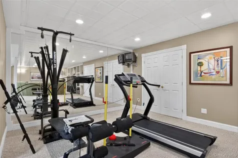 62 Pembroke Drive Glen Cove NY 11542
