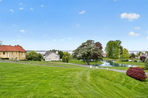 62 Pembroke Drive Glen Cove NY 11542
