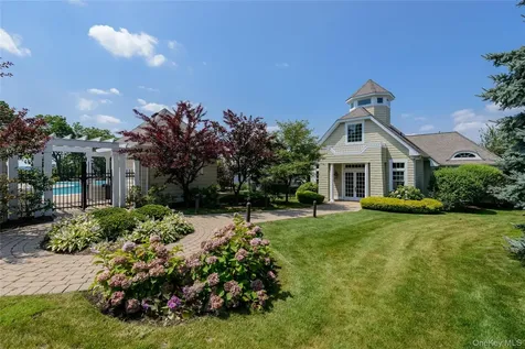 62 Pembroke Drive Glen Cove NY 11542