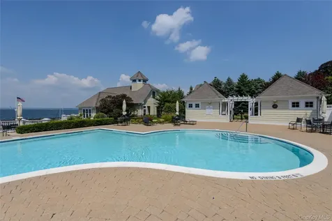 62 Pembroke Drive Glen Cove NY 11542