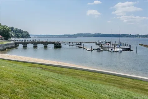 62 Pembroke Drive Glen Cove NY 11542