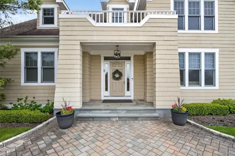 62 Pembroke Drive Glen Cove NY 11542