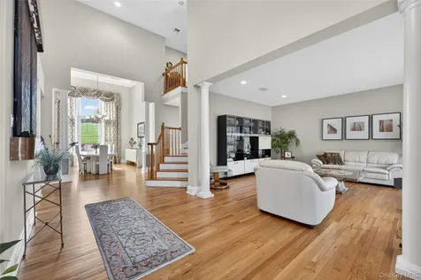 62 Pembroke Drive Glen Cove NY 11542
