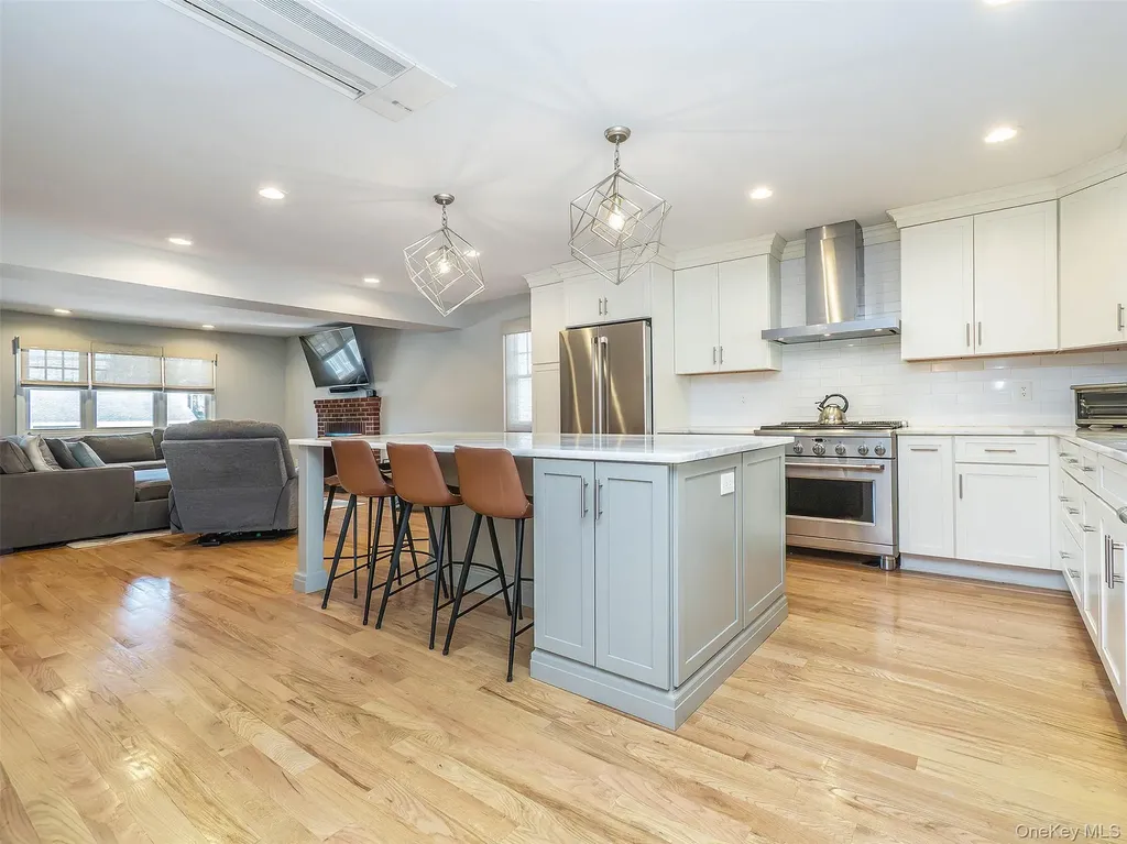 17 Winans Place Locust Valley NY 11560