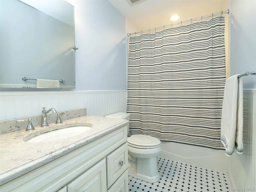 17 Winans Place Locust Valley NY 11560