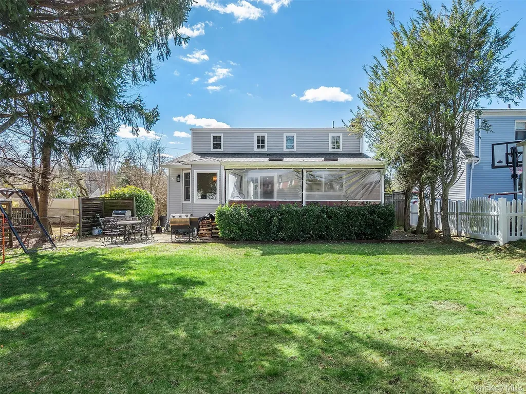 17 Winans Place Locust Valley NY 11560