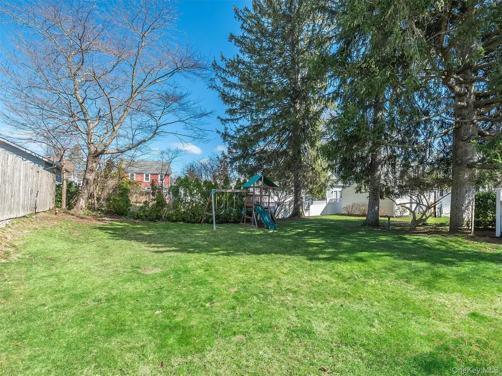 17 Winans Place Locust Valley NY 11560
