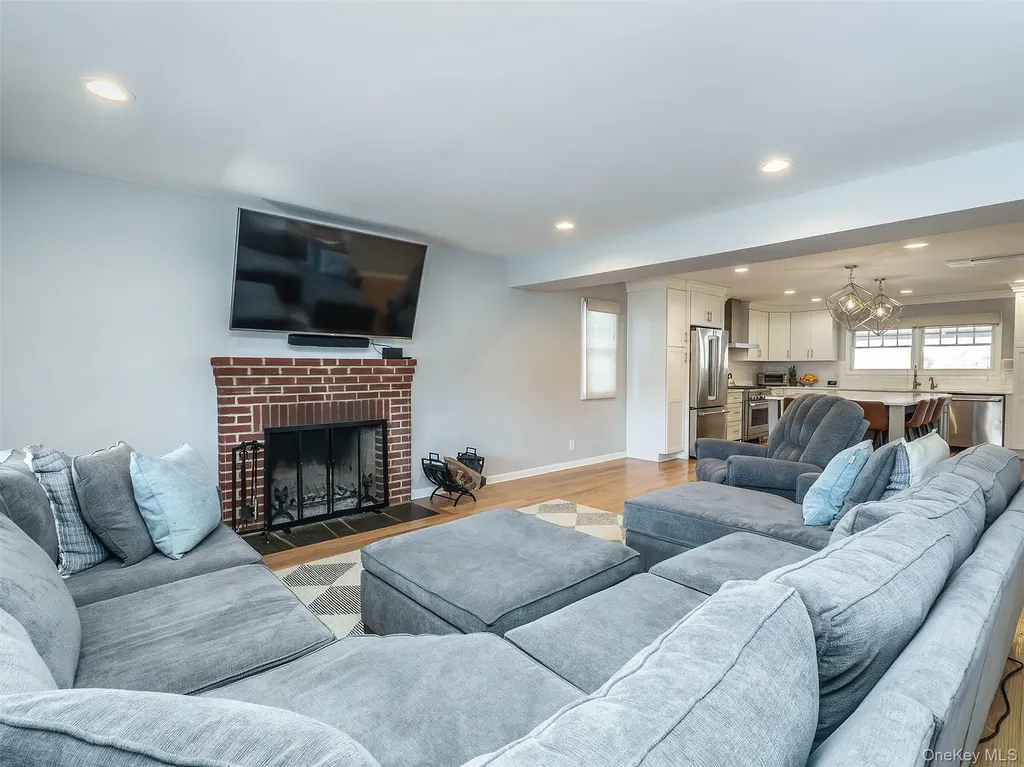 17 Winans Place Locust Valley NY 11560