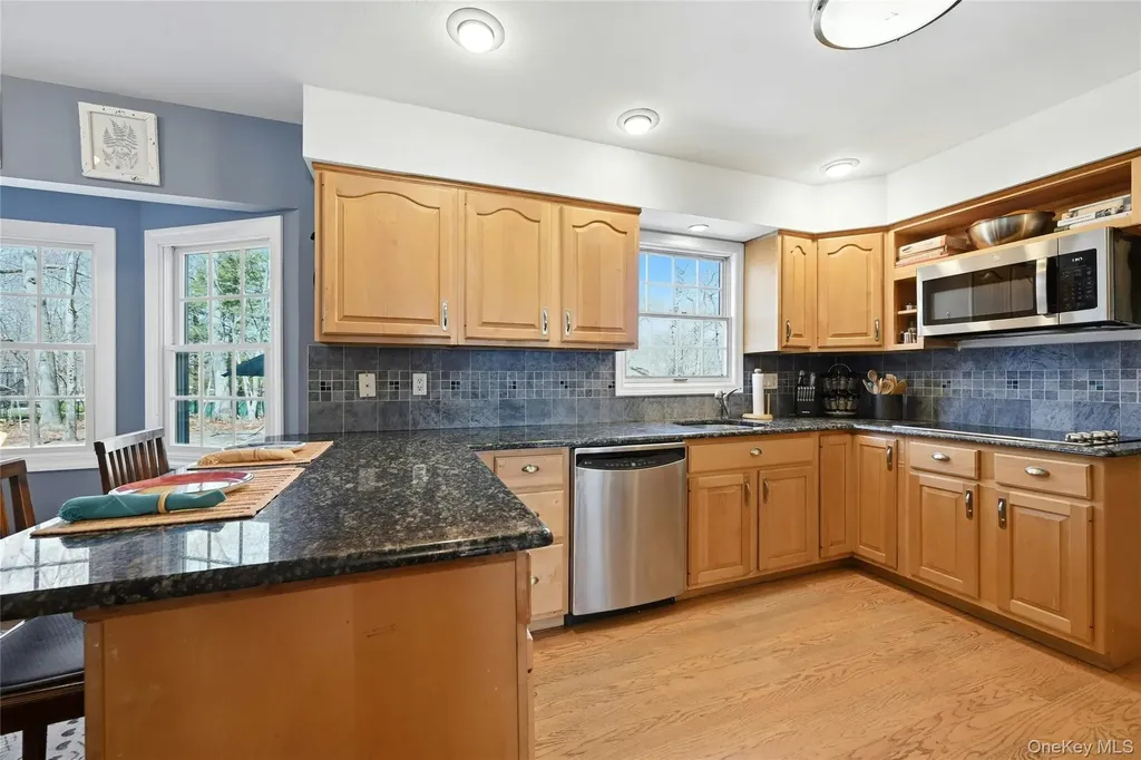 17 Quaker Hill Road Stony Brook NY 11790