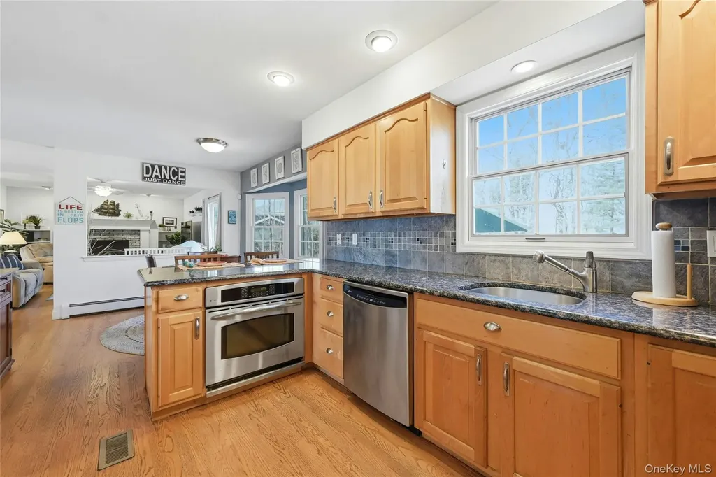 17 Quaker Hill Road Stony Brook NY 11790