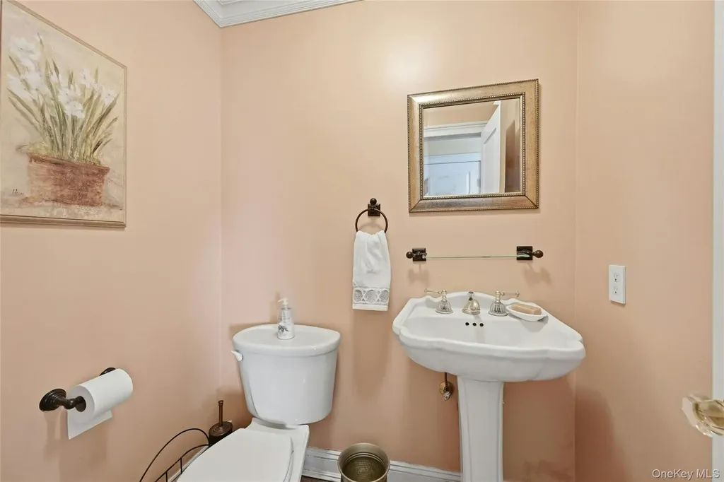 17 Quaker Hill Road Stony Brook NY 11790