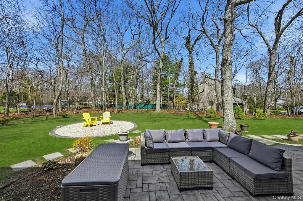 17 Quaker Hill Road Stony Brook NY 11790