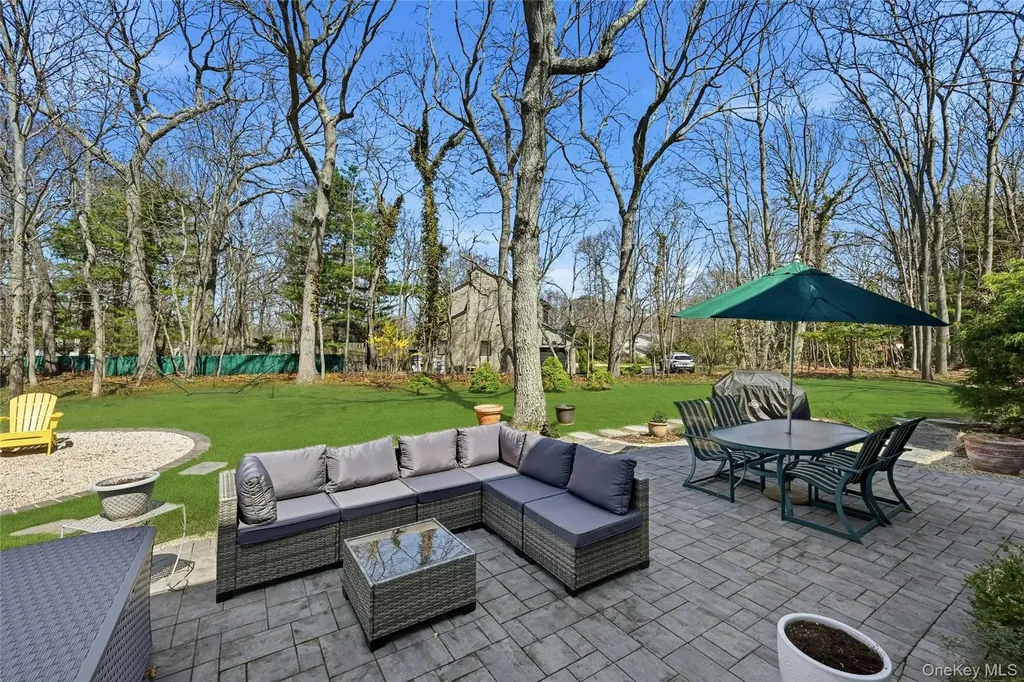 17 Quaker Hill Road Stony Brook NY 11790