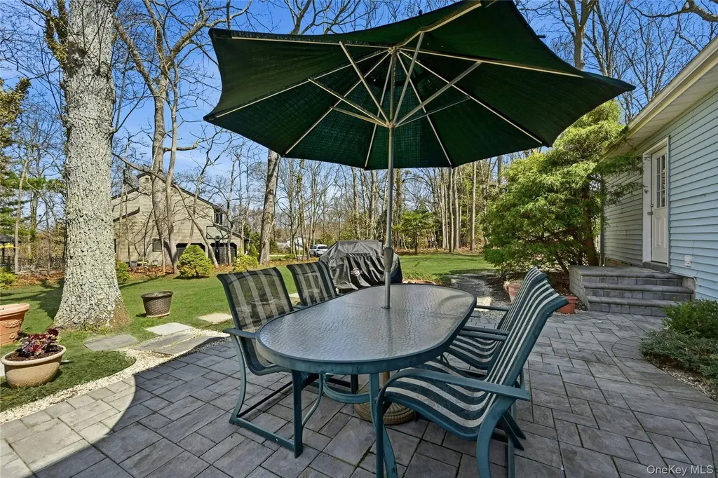 17 Quaker Hill Road Stony Brook NY 11790
