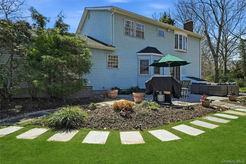 17 Quaker Hill Road Stony Brook NY 11790