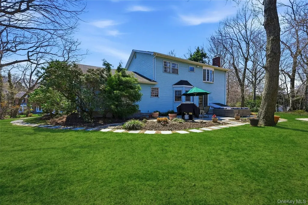 17 Quaker Hill Road Stony Brook NY 11790