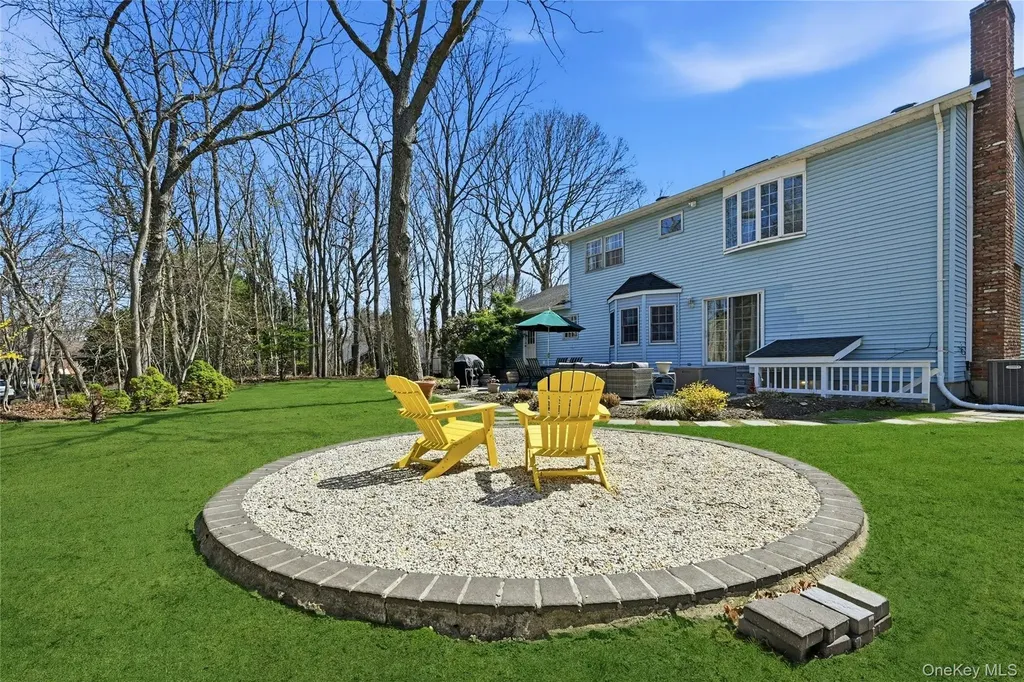 17 Quaker Hill Road Stony Brook NY 11790