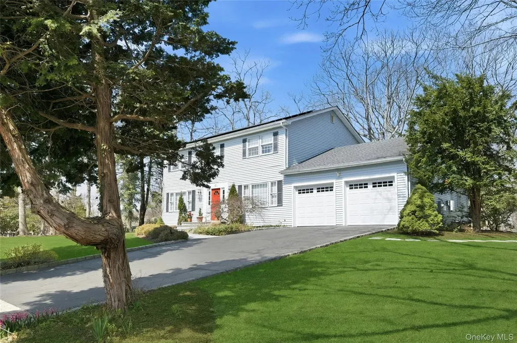17 Quaker Hill Road Stony Brook NY 11790