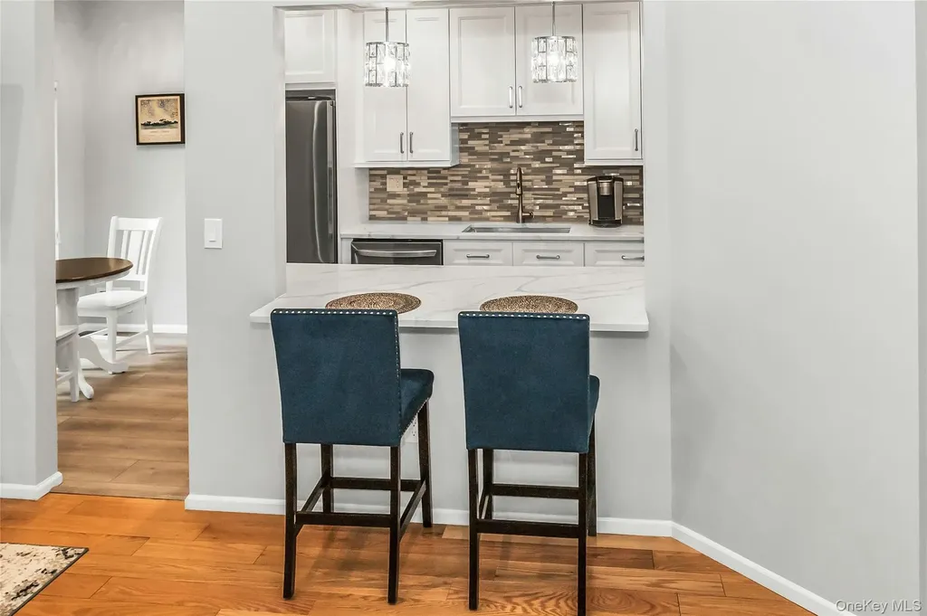 99 Carriage Lane Plainview NY 11803