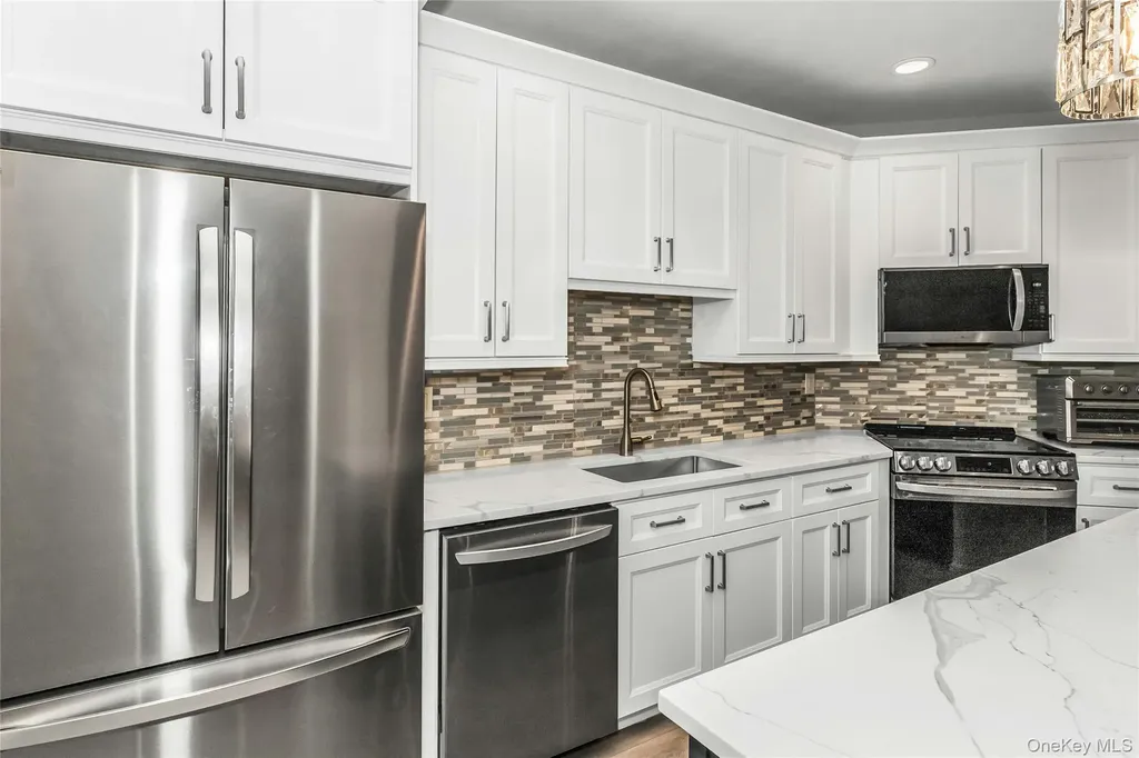99 Carriage Lane Plainview NY 11803