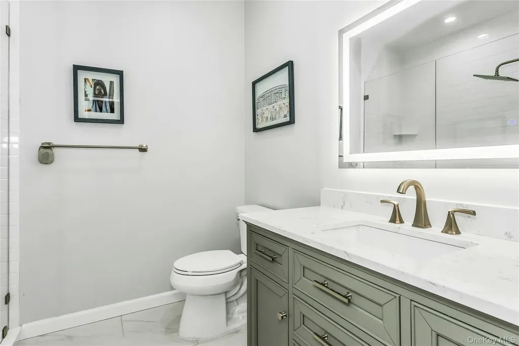 99 Carriage Lane Plainview NY 11803
