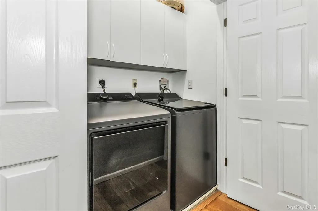 99 Carriage Lane Plainview NY 11803