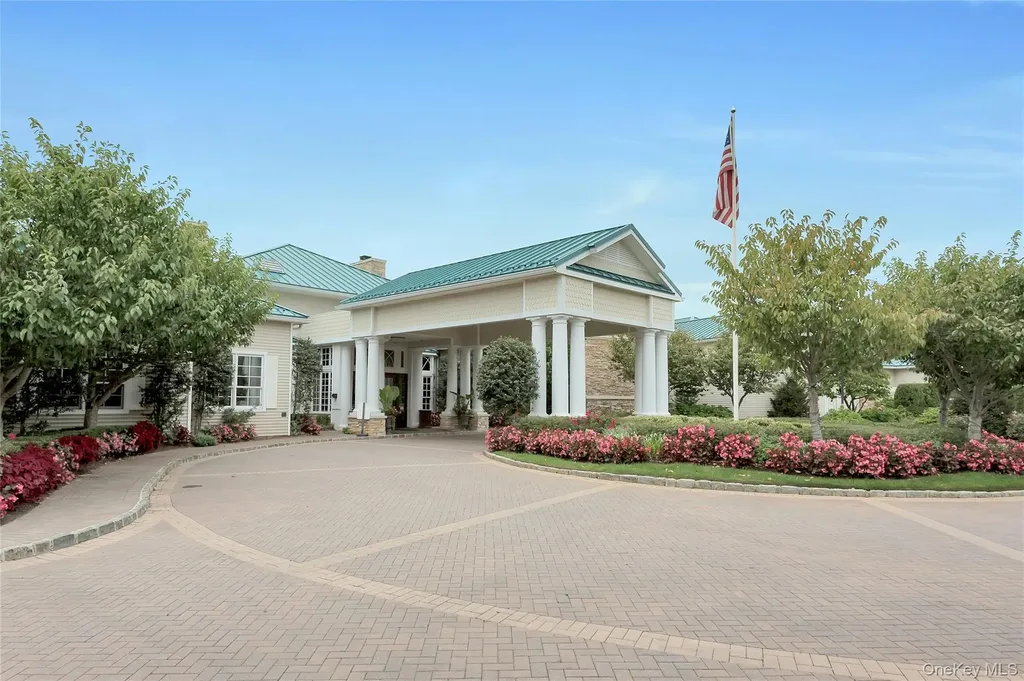 99 Carriage Lane Plainview NY 11803