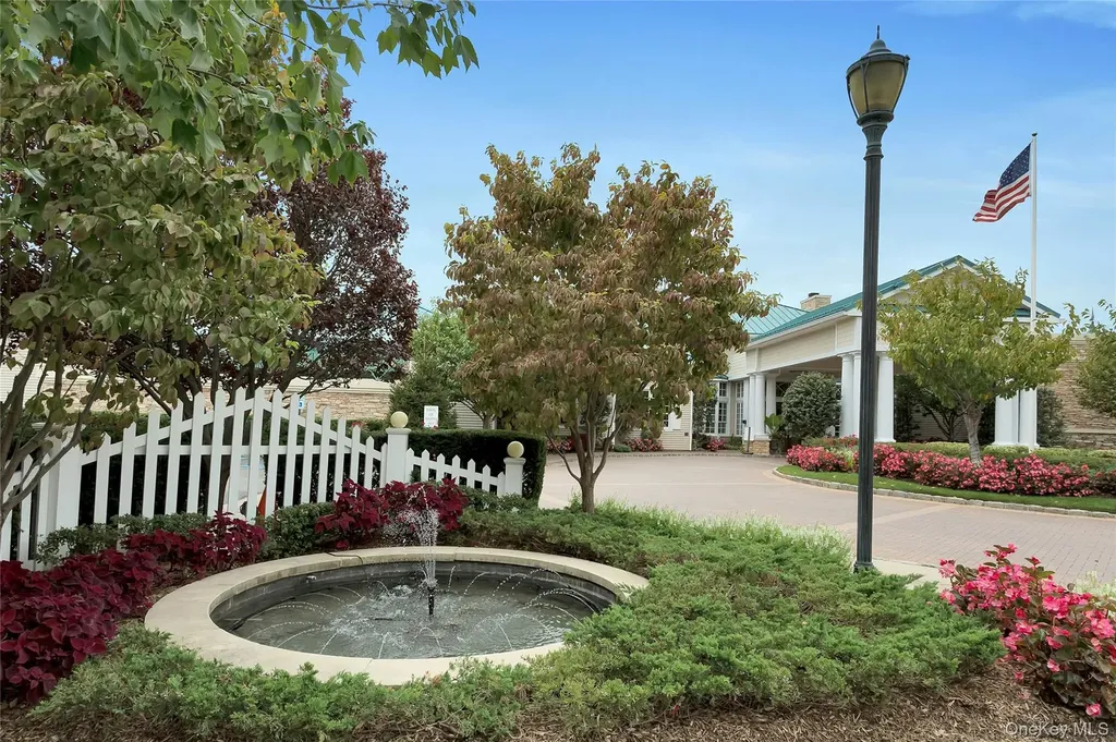 99 Carriage Lane Plainview NY 11803