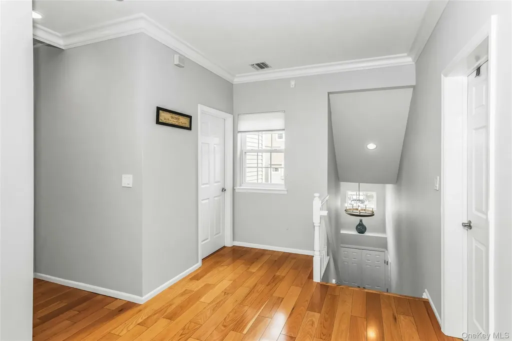 99 Carriage Lane Plainview NY 11803